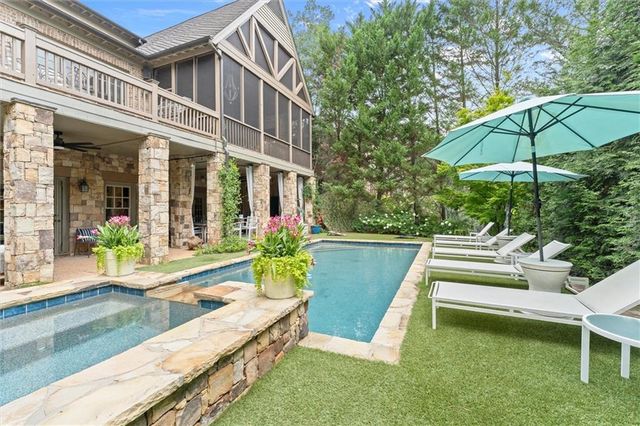 542 Hillside Drive NW, Atlanta, GA 30342