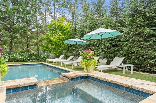 542 Hillside Drive NW, Atlanta, GA 30342