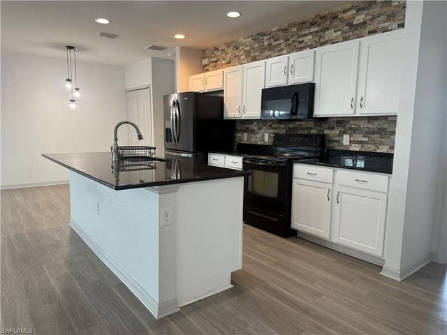 3405 NW 9th ST, Cape Coral, FL 33993