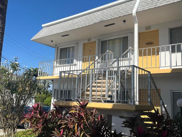 2840 Cynthia Lane 207, Lake Worth Beach, FL 33461