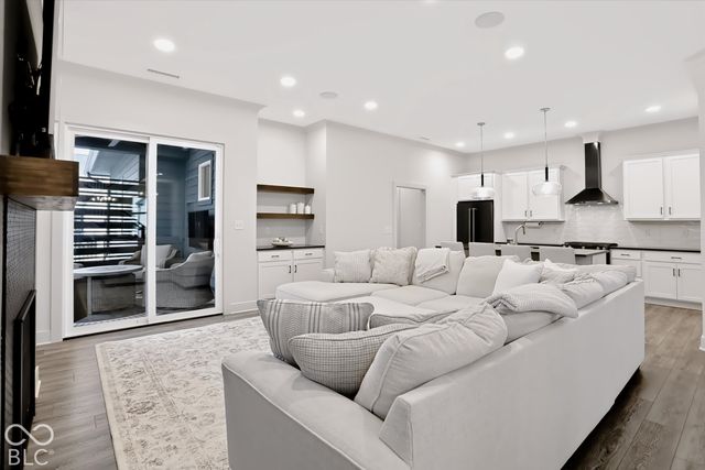 9869 Northern Lights Lane, Carmel, IN 46280