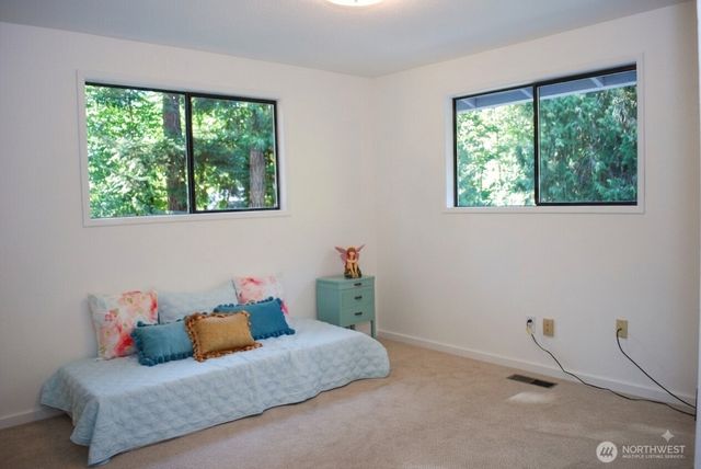 18016 S Tapps Drive E, Lake Tapps, WA 98391