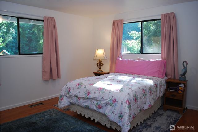 18016 S Tapps Drive E, Lake Tapps, WA 98391