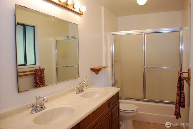 18016 S Tapps Drive E, Lake Tapps, WA 98391