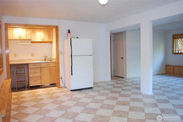 18016 S Tapps Drive E, Lake Tapps, WA 98391