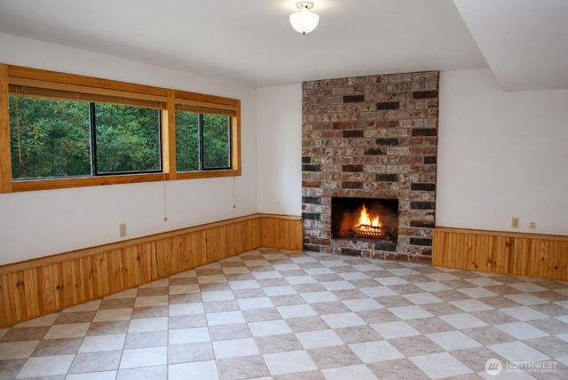 18016 S Tapps Drive E, Lake Tapps, WA 98391