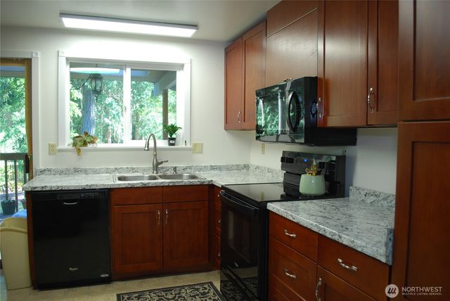 18016 S Tapps Drive E, Lake Tapps, WA 98391