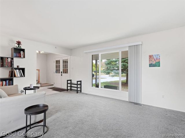 5081 Abington Drive, Troy, MI 48085