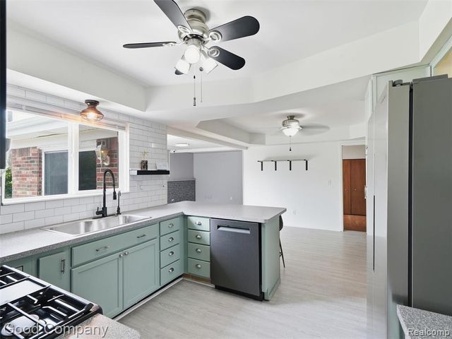 5081 Abington Drive, Troy, MI 48085