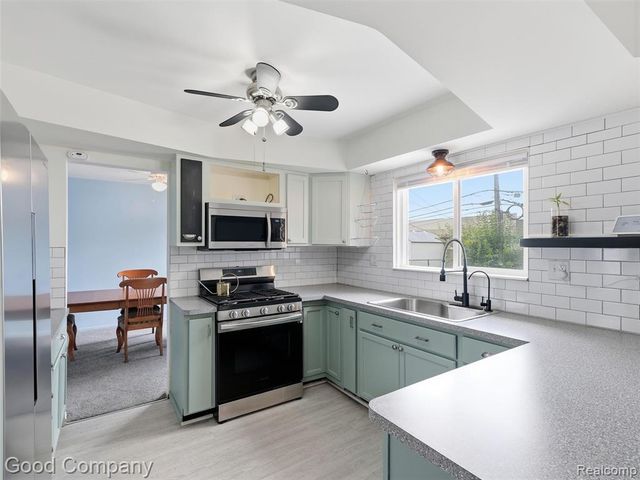 5081 Abington Drive, Troy, MI 48085