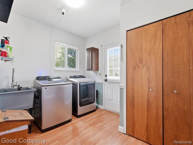 5081 Abington Drive, Troy, MI 48085