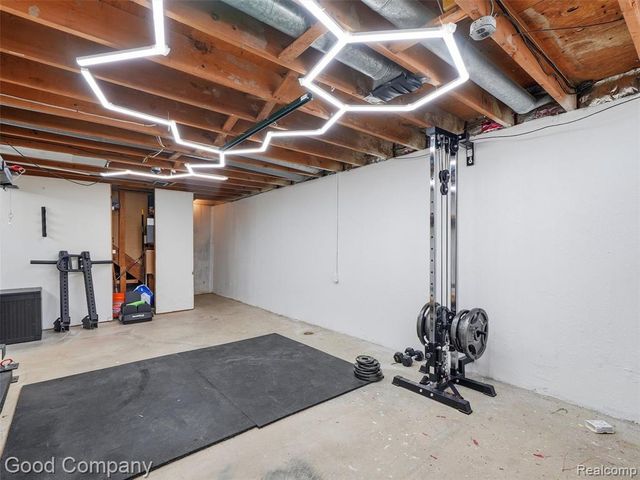 5081 Abington Drive, Troy, MI 48085