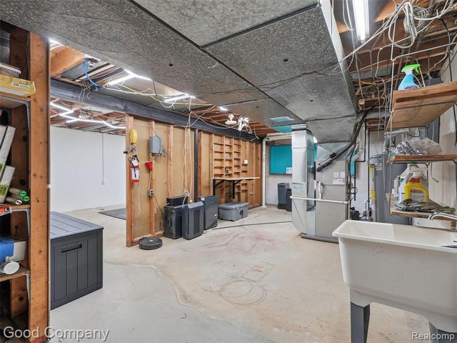 5081 Abington Drive, Troy, MI 48085