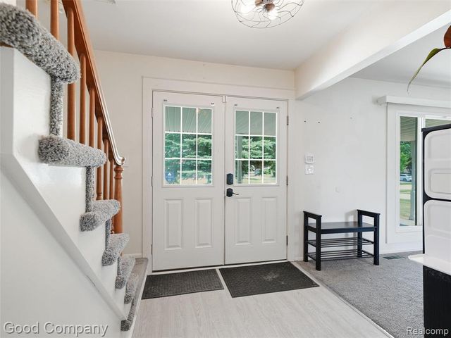 5081 Abington Drive, Troy, MI 48085
