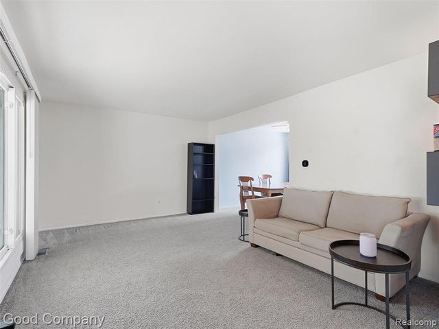 5081 Abington Drive, Troy, MI 48085