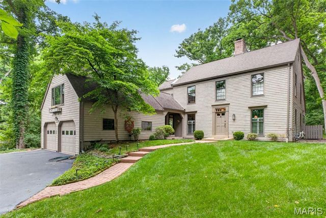 13595 Featherstone Drive, Town And Country, MO 63131