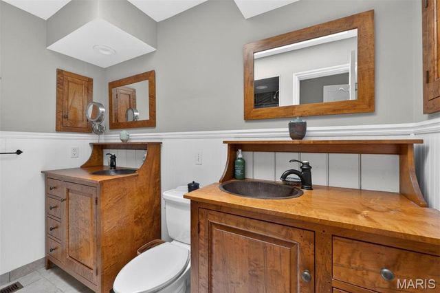 13595 Featherstone Drive, Town And Country, MO 63131
