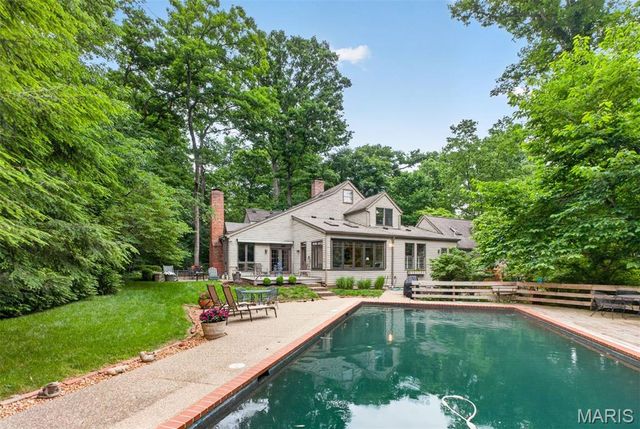 13595 Featherstone Drive, Town And Country, MO 63131