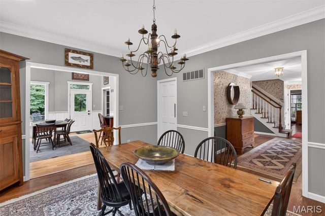 13595 Featherstone Drive, Town And Country, MO 63131