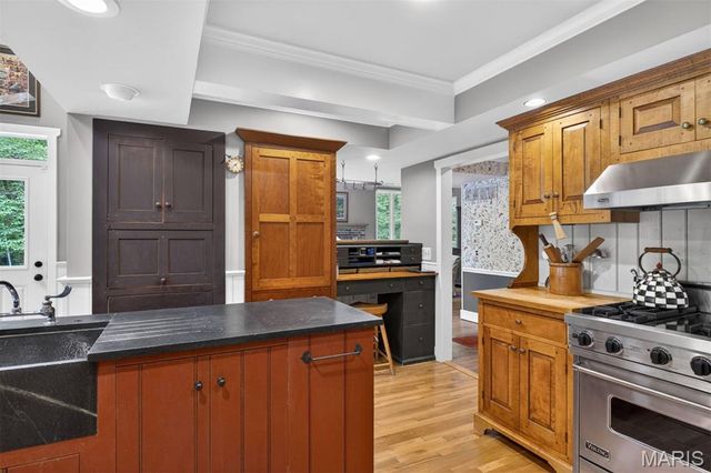 13595 Featherstone Drive, Town And Country, MO 63131