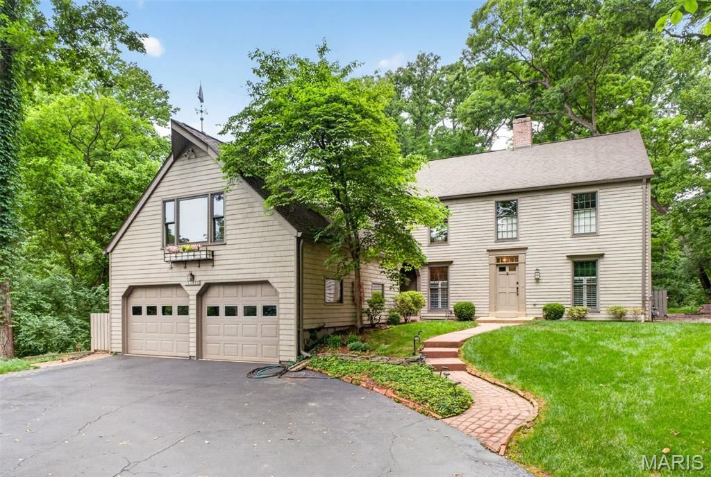 13595 Featherstone Drive, Town And Country, MO 63131