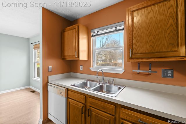 1128 W Michigan Avenue, Lansing, MI 48915