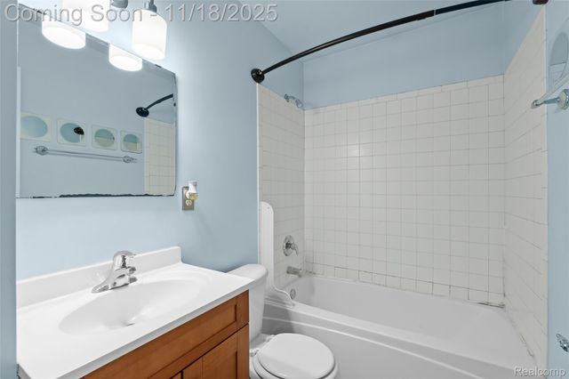 1128 W Michigan Avenue, Lansing, MI 48915