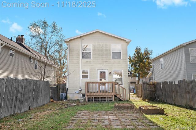 1128 W Michigan Avenue, Lansing, MI 48915