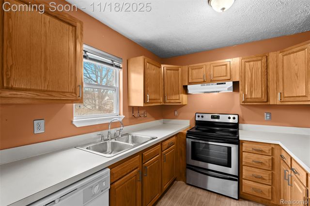 1128 W Michigan Avenue, Lansing, MI 48915