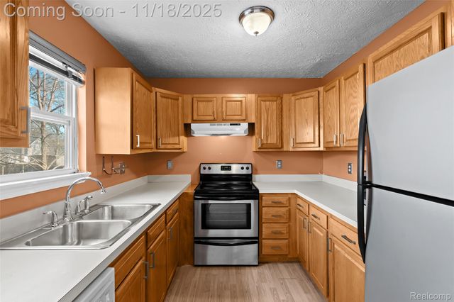 1128 W Michigan Avenue, Lansing, MI 48915