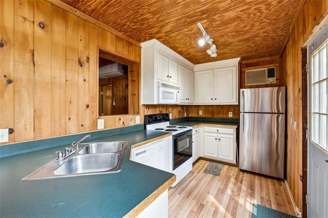 535 HIDDEN VALLEY Trail, Ellijay, GA 30540