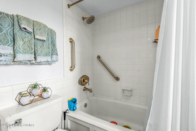 7233 Heatherly Square, Louisville, KY 40242