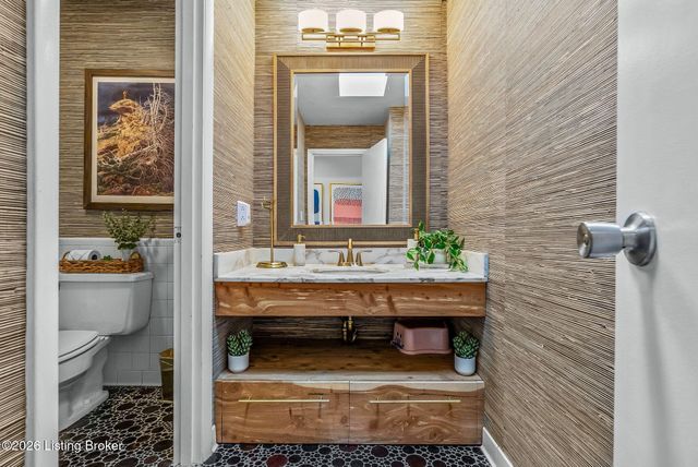 7233 Heatherly Square, Louisville, KY 40242