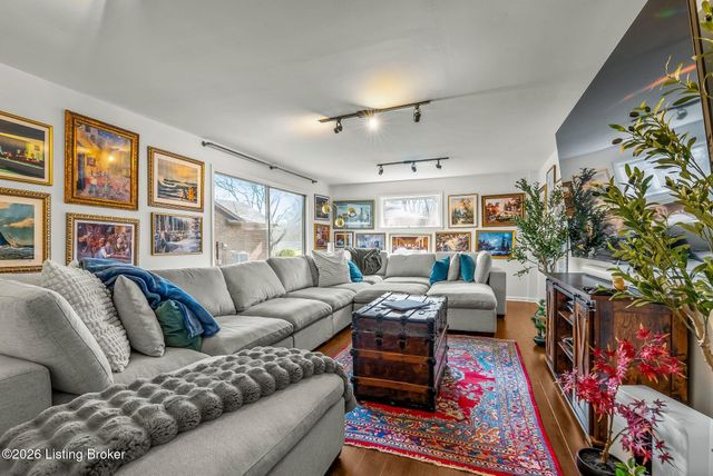 7233 Heatherly Square, Louisville, KY 40242