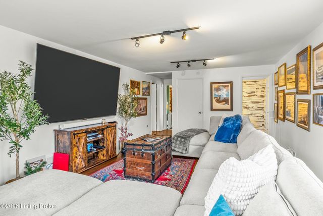 7233 Heatherly Square, Louisville, KY 40242