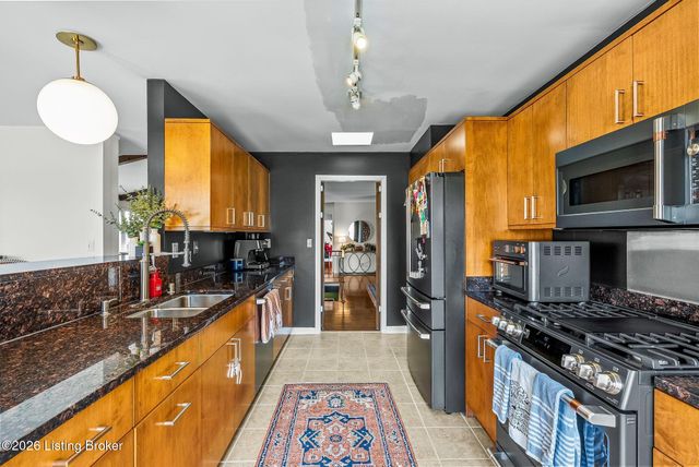 7233 Heatherly Square, Louisville, KY 40242