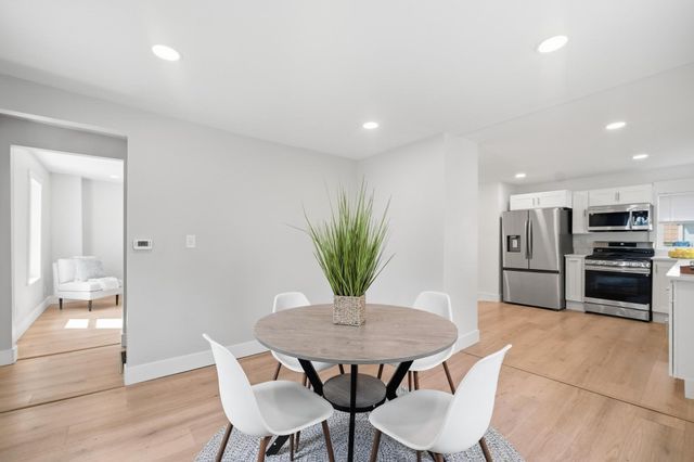21 Chestnut St, Woburn, MA 01801
