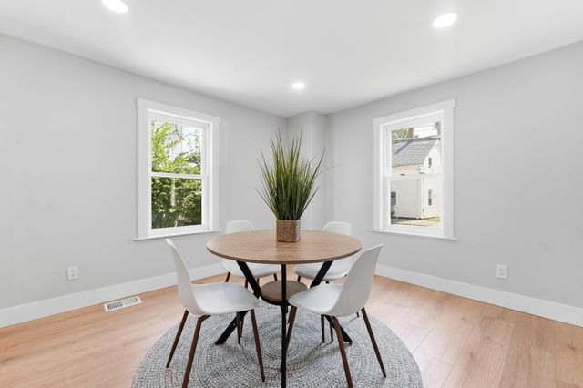 21 Chestnut St, Woburn, MA 01801