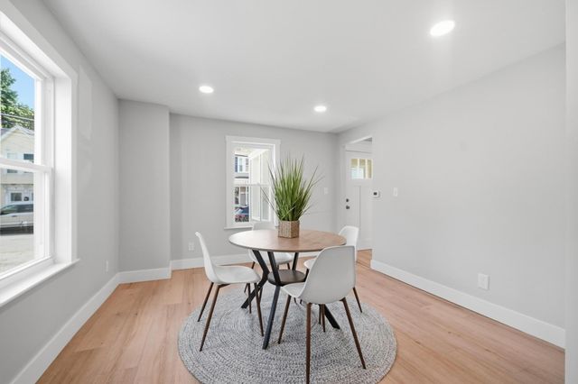 21 Chestnut St, Woburn, MA 01801