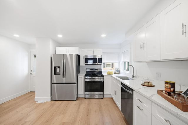 21 Chestnut St, Woburn, MA 01801