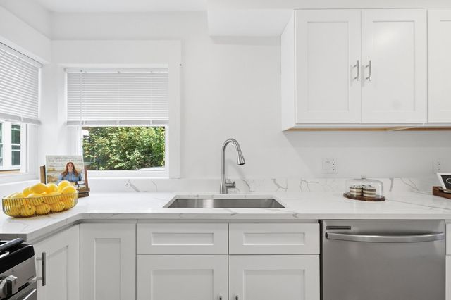 21 Chestnut St, Woburn, MA 01801