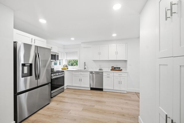 21 Chestnut St, Woburn, MA 01801