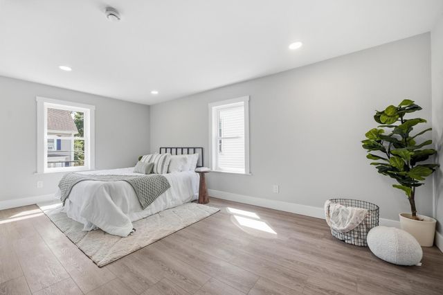 21 Chestnut St, Woburn, MA 01801