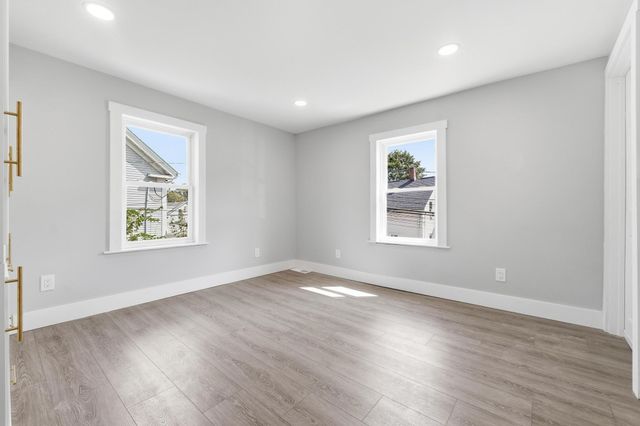 21 Chestnut St, Woburn, MA 01801