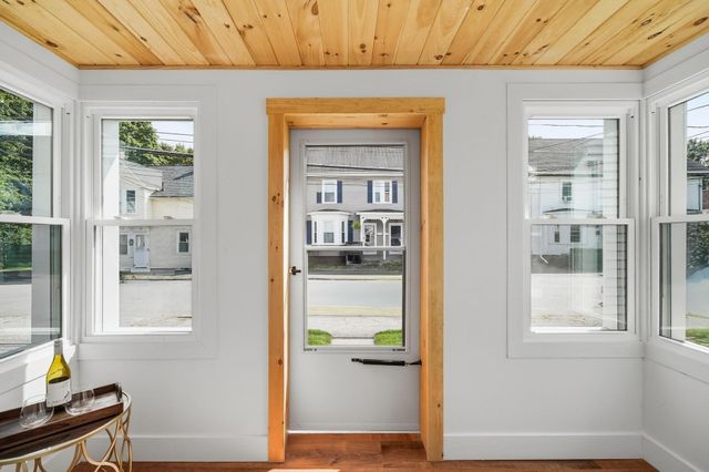 21 Chestnut St, Woburn, MA 01801