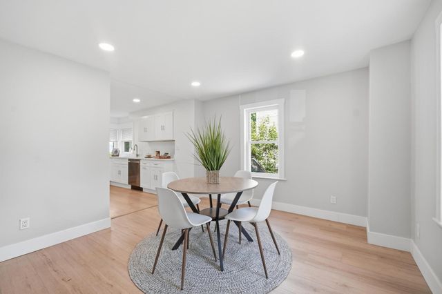 21 Chestnut St, Woburn, MA 01801