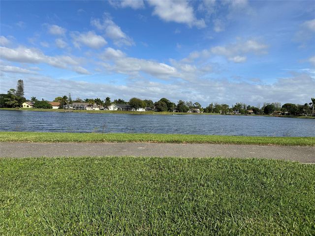 8388 White Egret Way, Lake Worth, FL 33467