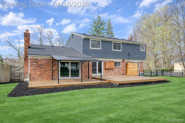 19965 Beverly Road, Beverly Hills Village, MI 48025
