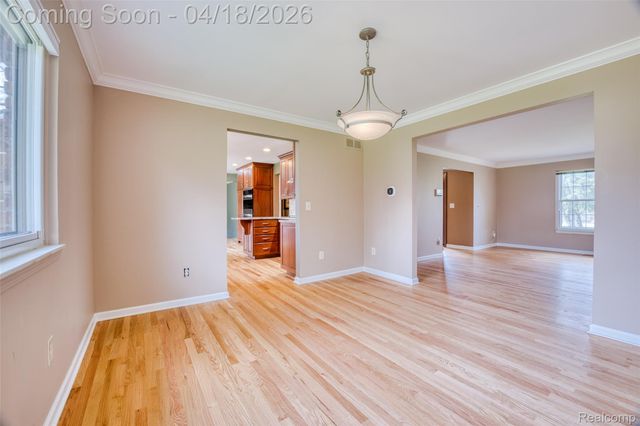 19965 Beverly Road, Beverly Hills Village, MI 48025