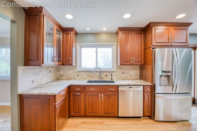 19965 Beverly Road, Beverly Hills Village, MI 48025